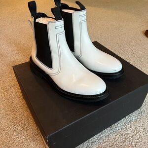 New in box Belstaff boots